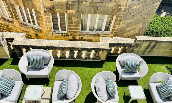 Cospicua Hotel | Casa Birmula
