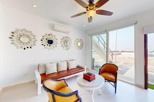 La Paloma House | Casa Blanca 44 - Playa Arcangel