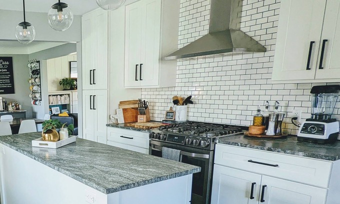 Columbia Heights House | Casa Blanca: Family Friendly, Outdoor Spa