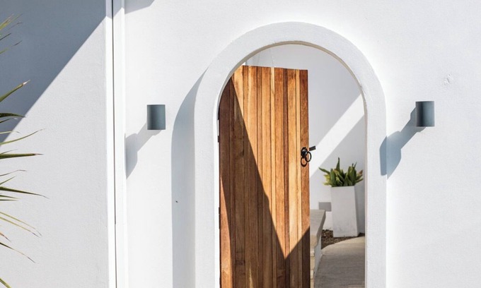 Oak Flats House | Casa Blanca - Lakeside Luxury