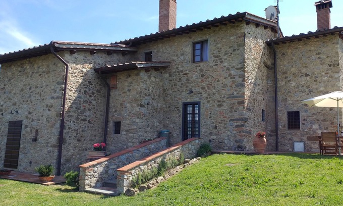 Quarrata Villa | Casa Buriano 6 persons in villa (2 apartments!) with private pool