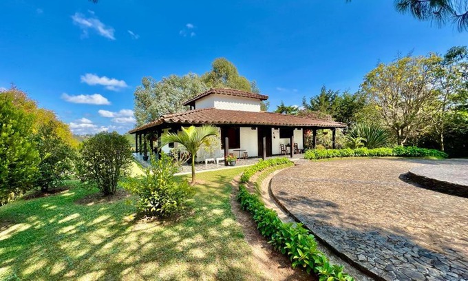 Guarne House | Casa campestre en Oriente de Antioquia con Jacuzzi
