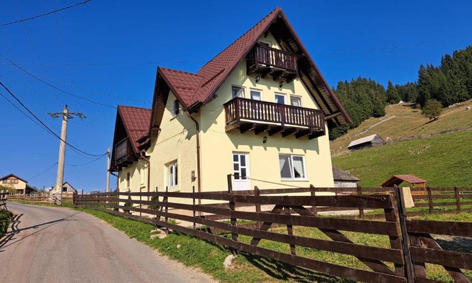 Moeciu de Sus House | Casa Caprioara