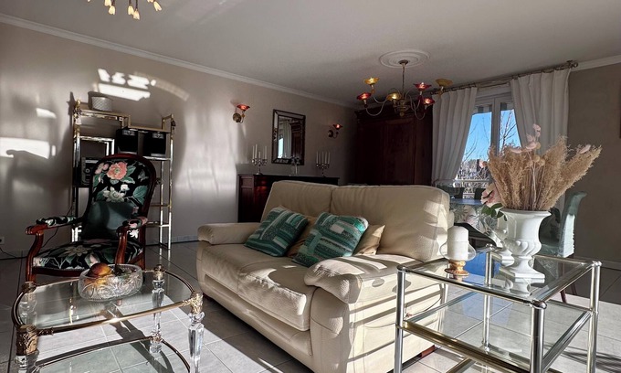 Brive-la-Gaillarde Apartment | Casa Cardinal-Grand T3 secteur Hôpital/CentreVille