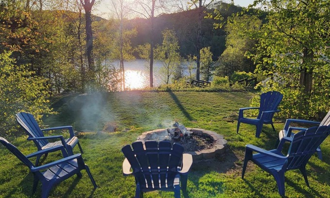 Lac-des-Plages Ski Chalet | Casa Carpe - Lakefront property w/fireplace & spa