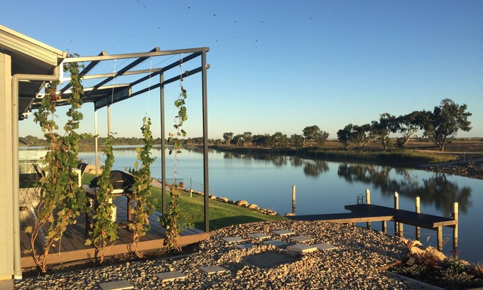 Seymour House | Casa Carrera at the River