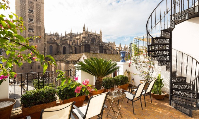 Santa Cruz House | Casa Catedral. 4 bedrooms, private terrace, views