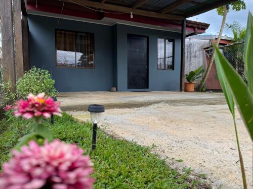 Los Angeles House | Casa Colibrí Encanto Rústico y Comodidad Moderna -La Fortuna