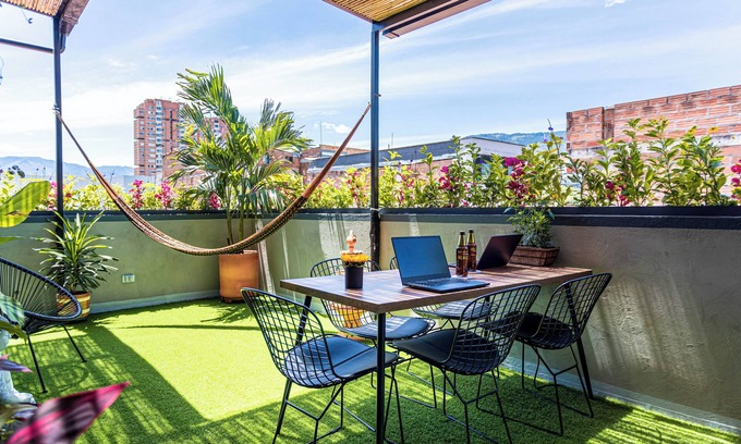 Laureles - Estadio Apartment | Casa Colibri - Modern 5 BR, Spacious Green Terrace, Jacuzzi/Hot-Tub, Quiet