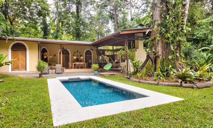 Chiguata Villa | Casa Color Caribe. Stylish villa with pool and Bbq area