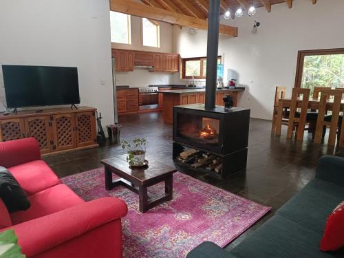 Pinto Ski Chalet | Casa con quincho y piscina privados