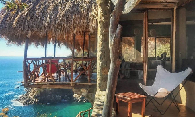 Arroyo Cruz House | Casa Contrada: Secluded Beach House in Oaxaca with Private Beach