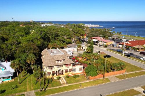 Titusville Bed & Breakfast | Casa Coquina del mar Bed and Breakfast