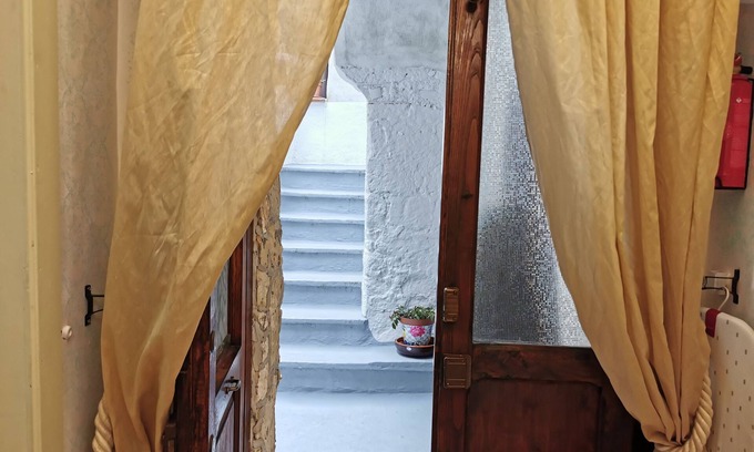 Caiazzo Apartment | Casa d'arte vintage L&B - 170 meters from Pepe in grani