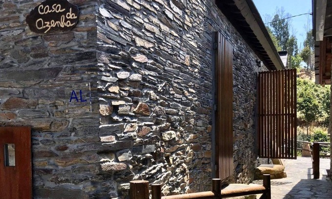 Alvarenga House | Casa da Azenha - River bank house in magical little village Paradinha