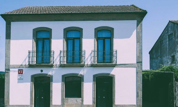 Valga Cottage | Casa da Escola. Galicia Rias Bajas. Ideal for families.