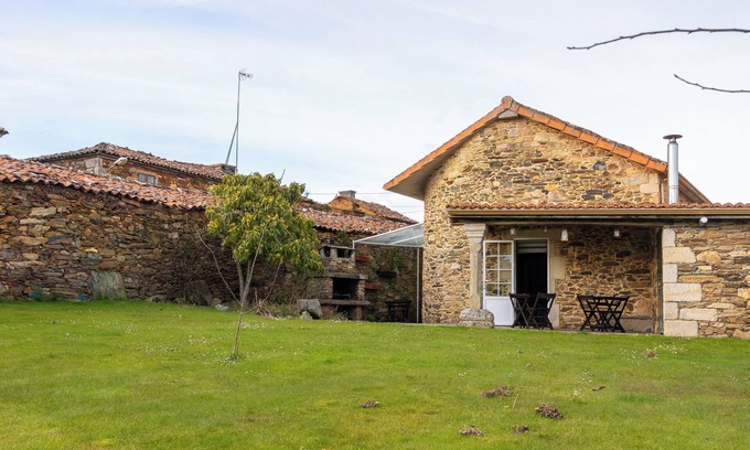 Coristanco House | Casa de alquiler íntegro en un entorno rural con acceso a un río