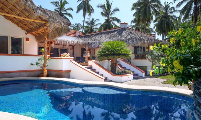 Platanitos House | Casa de Colores private Villa in Playa Las Tortugus