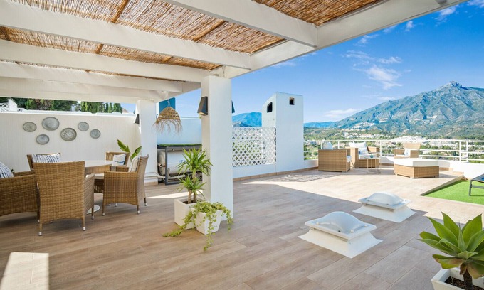 Nueva Andalucia Apartment | Casa de la Barca - 4br - Views & Rooftop Jacuzzi!