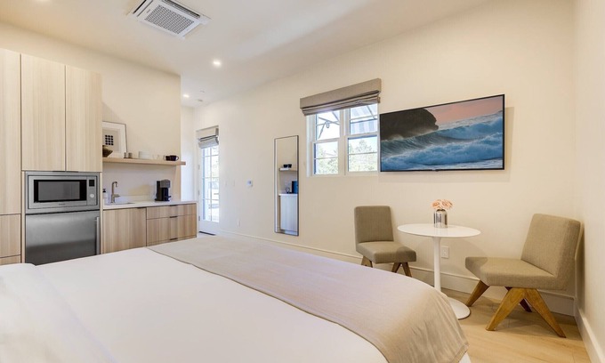 Santa Barbara Apartment | Casa De La Vina Unit 4 - Boutique Suites