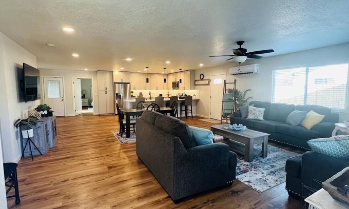 Kelseyville House | Casa de Live Oak in downtown Kelseyville