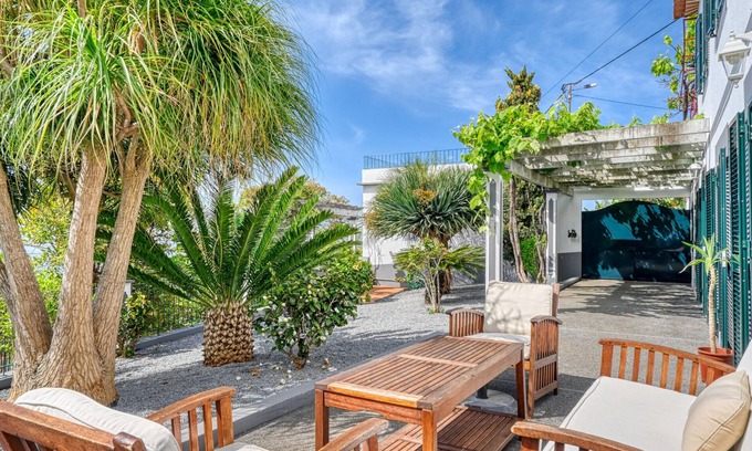 Canhas Cottage | Casa de Ponte, a Home in Madeira