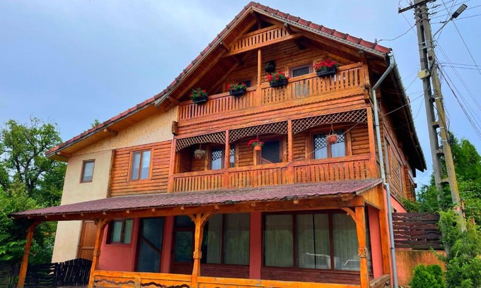 Malaiesti Cabin | Casa de Vacanta "La Faurie"