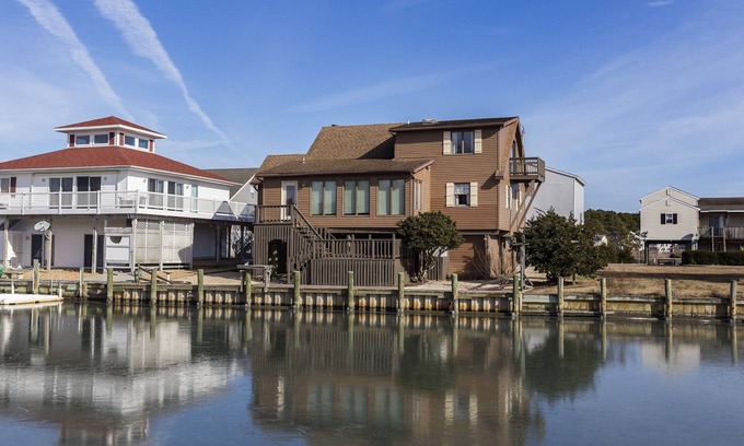 Captain's Cove House | Casa Del Canal is a fabulous Waterfront Vacation Home only minutes from Chincote