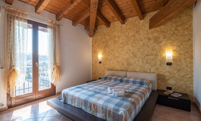 Paratico Apartment | Casa del Gatto - Three Bedroom Apartment, Sleeps 4
