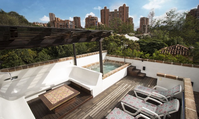 La Florida Apartment | Casa del Reloj CIELO -Luxury, Jacuzzi, Penthouse Suite, 4000sq Feet, to 200mbps