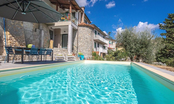 San Terenzo Monti House | CASA DELLA TORRE- 6 Pax / Pool / beautiful mountain view