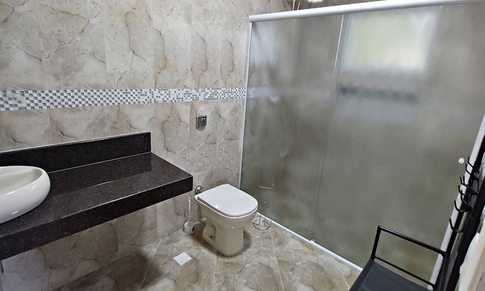 Caieiras Cottage | Casa Dentro do Condomínio Parque Suíça, Acomoda 21 Pessoas