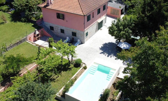 Valenca Cottage | 'Casa do Avô Manuel' | Family | Pool | Tranquility