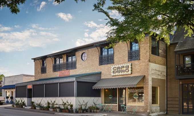 Lower Greenville Villa | Casa Duro