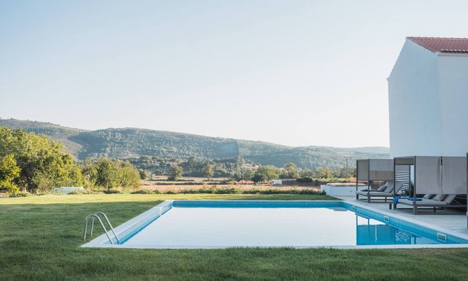 Reveladas House | Casa em cenário de tirar o fôlego, exclusiva, grande piscina, fitness center