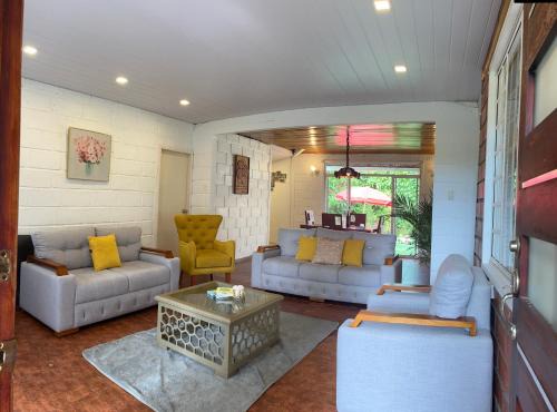 Puyo House | CASA ENTERA HERMOSA con Desayunos incluidos