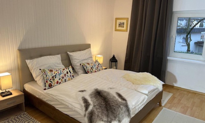 Duisburg Mitte Apartment | Casa Estrella -5 min zum Duisburg Hbf, -nähe Uni Duisburg/essen -erdgeschoss