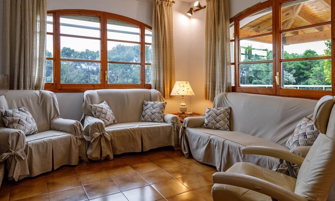 El Pla del Penedes Cottage | Casa Fontanals for 10 people