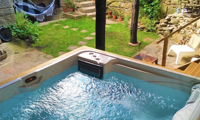 Chaves Cottage | Casa Garcia - Rustic house with jacuzzi in the village of Soutelinho da Raia, Chaves.