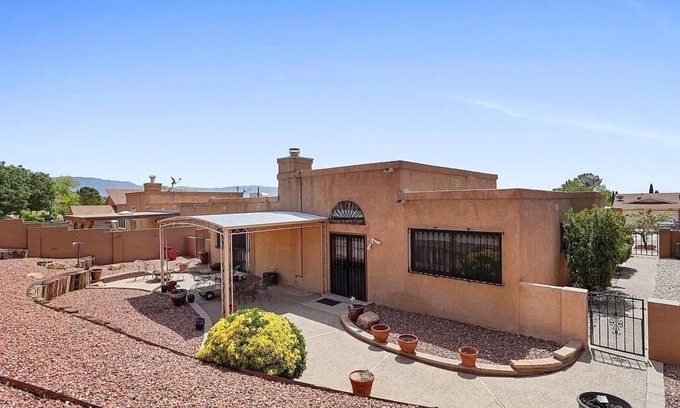Taylor Ranch House | Casa Herradura: Desert Charm Near Petroglyph Trails, in Albuquerque's Westside.