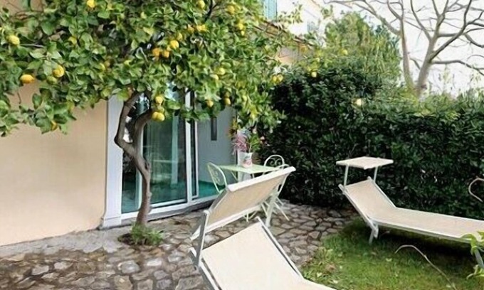 Nocelle House | Casa Ilnira C: A spacious apartment in a quiet position, located on a hillside above the sea, with Free WI-FI.