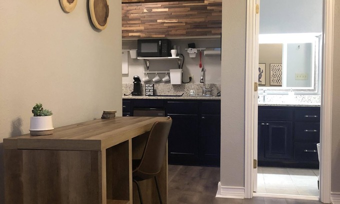 Wetmore Apartment | Casa Indigo - Cozy & Chic in GREAT LOCATION!