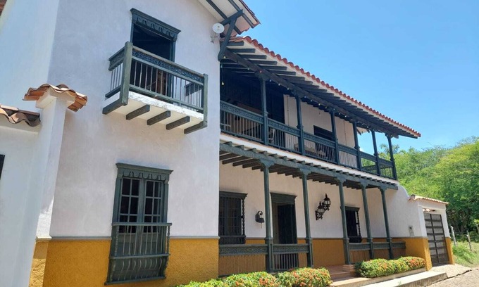 Quebrada Guadalejo Cottage | Casa La Herencia in Cauca Viejo with swimming pool, jacuzzi and turkish bath.