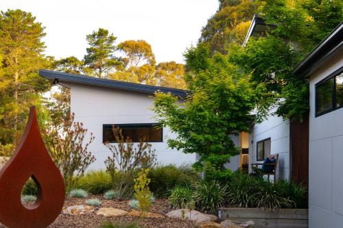 Hepburn House | Casa Lagrima