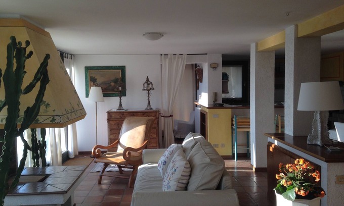 Roe Volciano Apartment | Casa Lella lL lounge on Salo