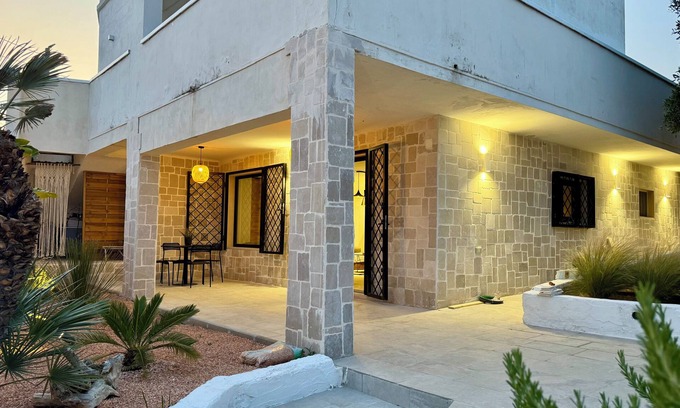 Marina di Lizzano Apartment | CASA LIBECCIO, 150 mt from the sea apartment with private entrance and garden