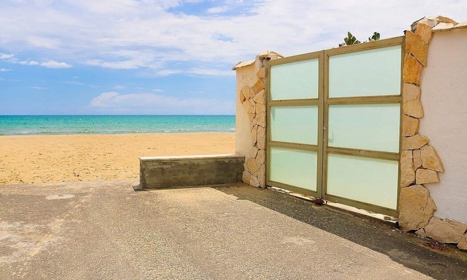 Agnone Bagni House | Casa Libezia: A welcoming apartment located right on the beach, with Free WI-FI.
