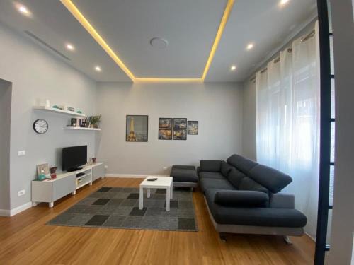 Pavia Villa | Casa Linda