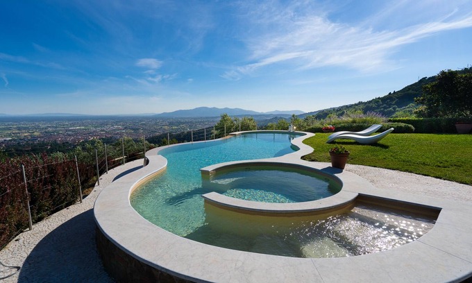 Margine Coperta-Traversagna Villa | Casa Loretta Luxury Villa With Swimming Pool and Whirlpool