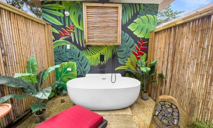 Pitahaya Apartment | Casa Luquillo | Cozy Retreat House W/BBQs & Tub